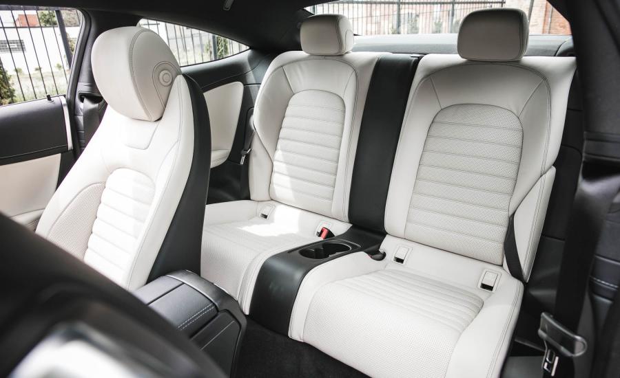 Интерьер Mercedes-Benz C300 Coupe AMG Line 2016 года  (NA) (фото 11 из 26)